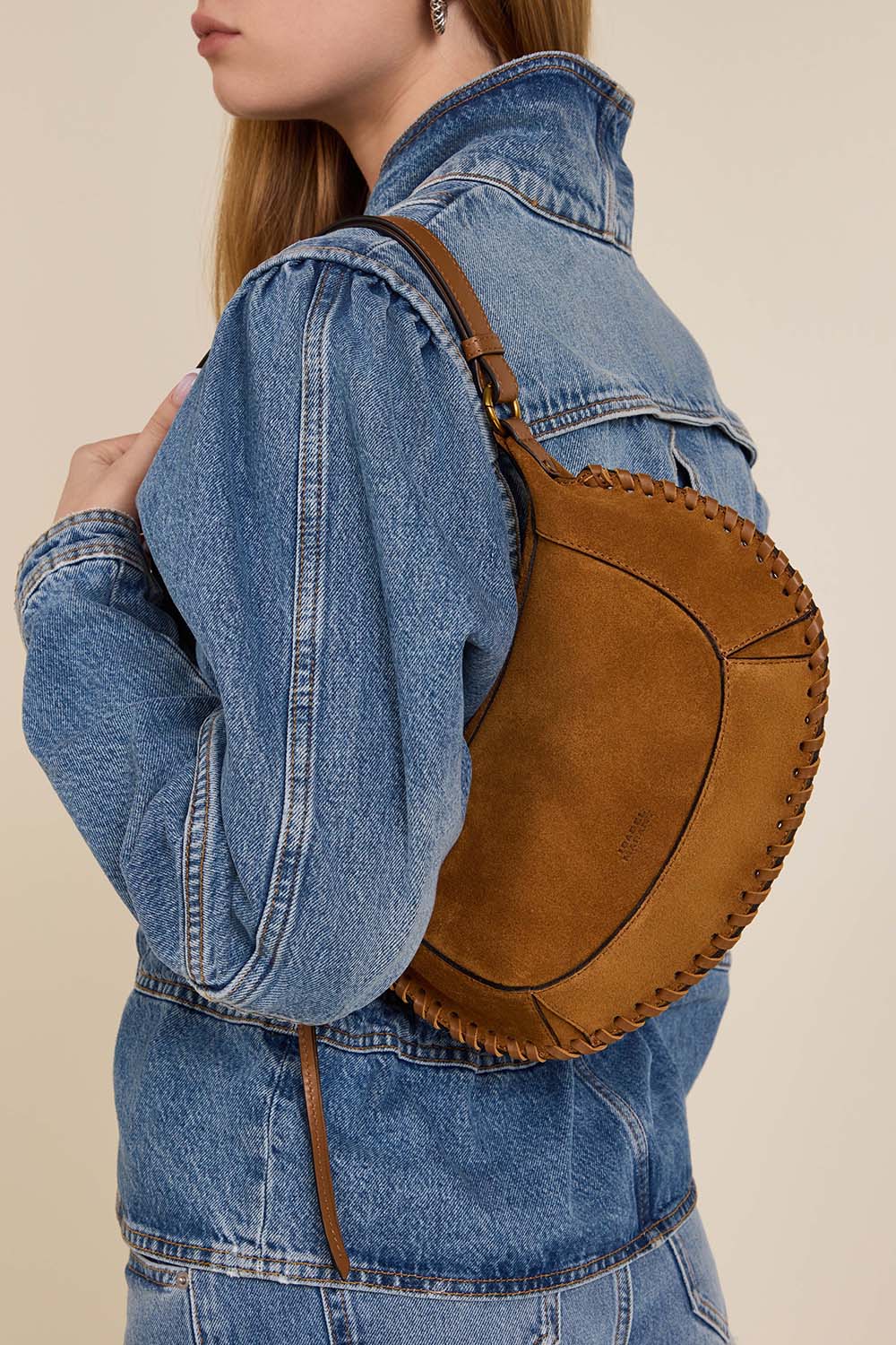 תמונת כל הלוק של תיק כתף